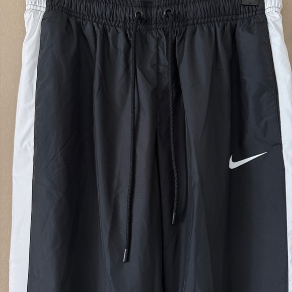 NWT NIKE Sportswear Repel Women's Lightweight Track Pants S - Picture 5 of 8